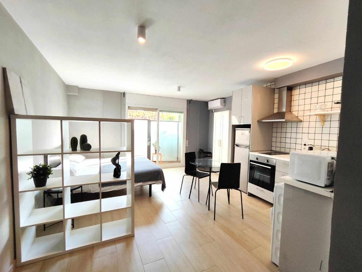 Mazi Apartments Suite Матаро Екстер'єр фото