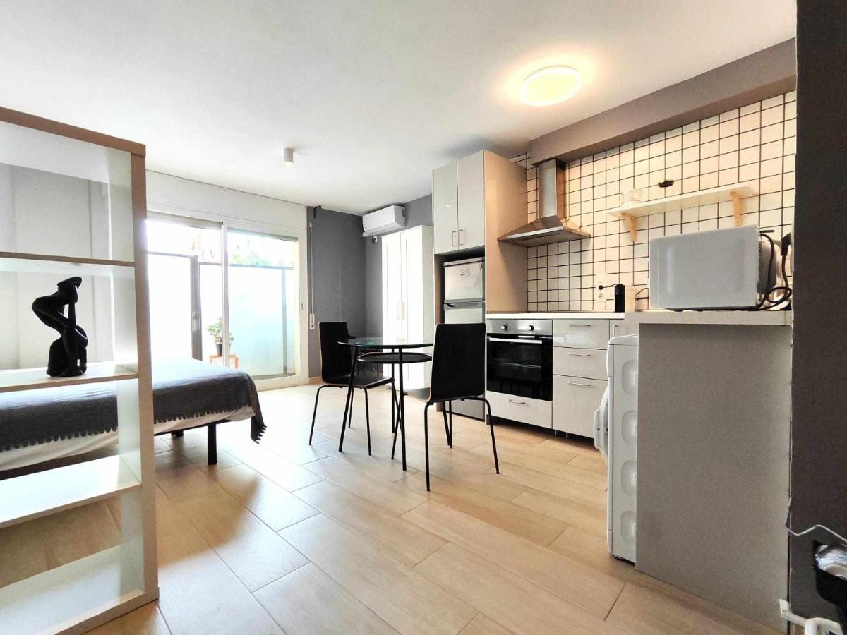 Mazi Apartments Suite Матаро Екстер'єр фото