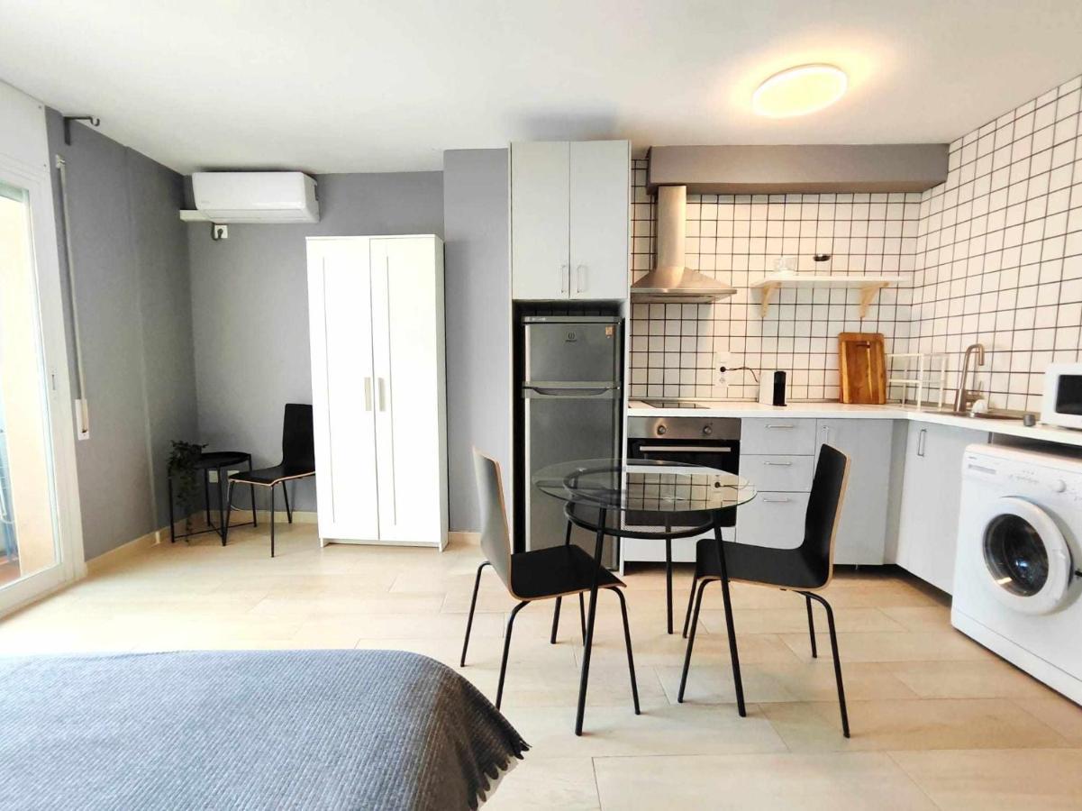 Mazi Apartments Suite Матаро Екстер'єр фото