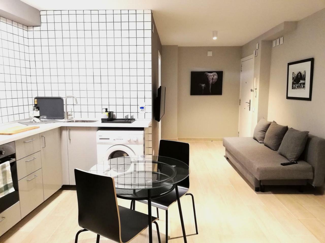 Mazi Apartments Suite Матаро Екстер'єр фото